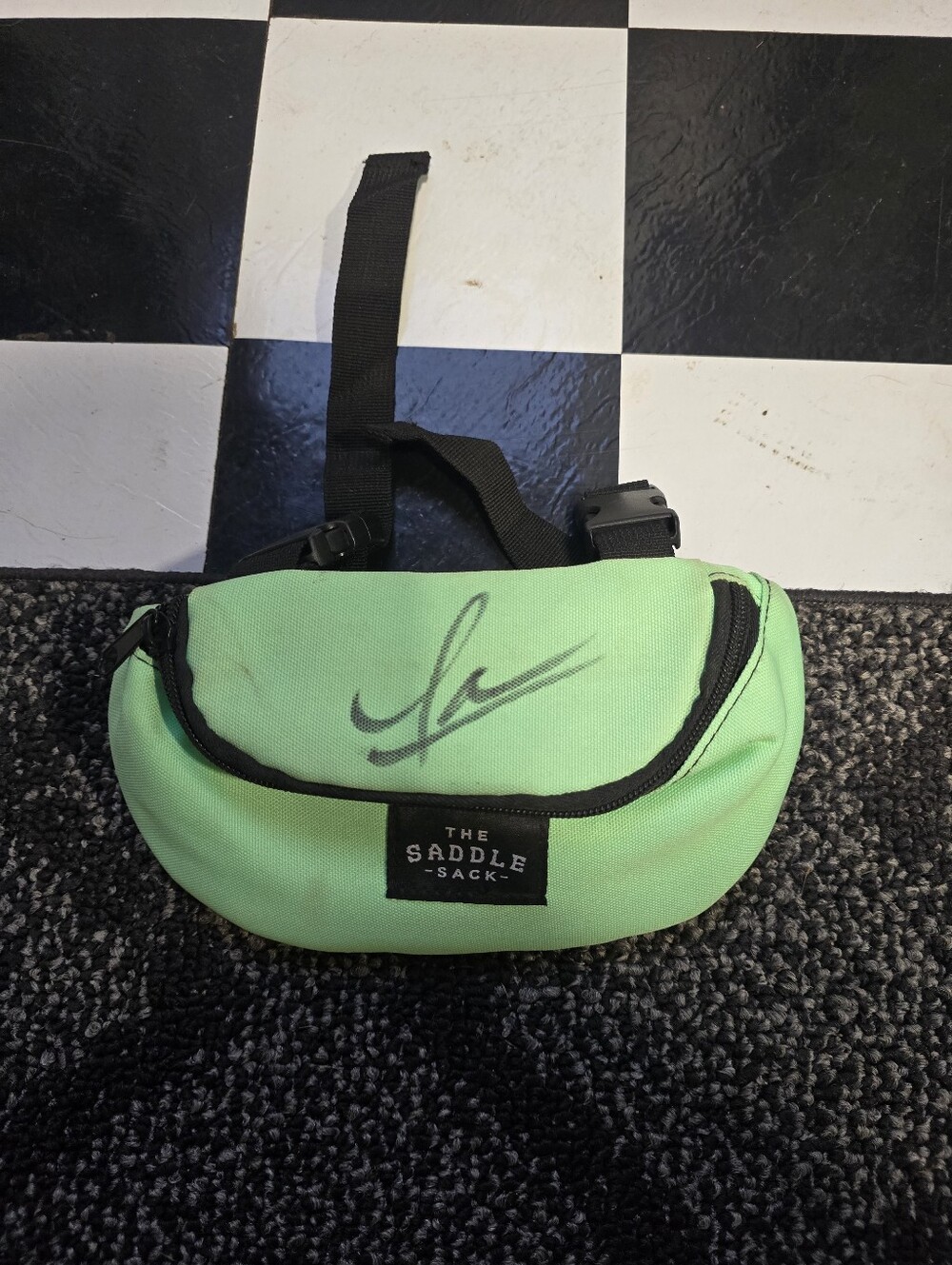 The Saddle Sack Neon Mint
